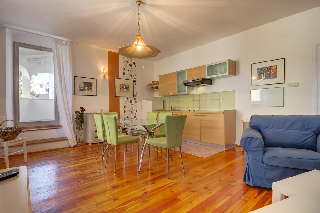 Apartments Mandarina Мали-Лошинь Номер фото