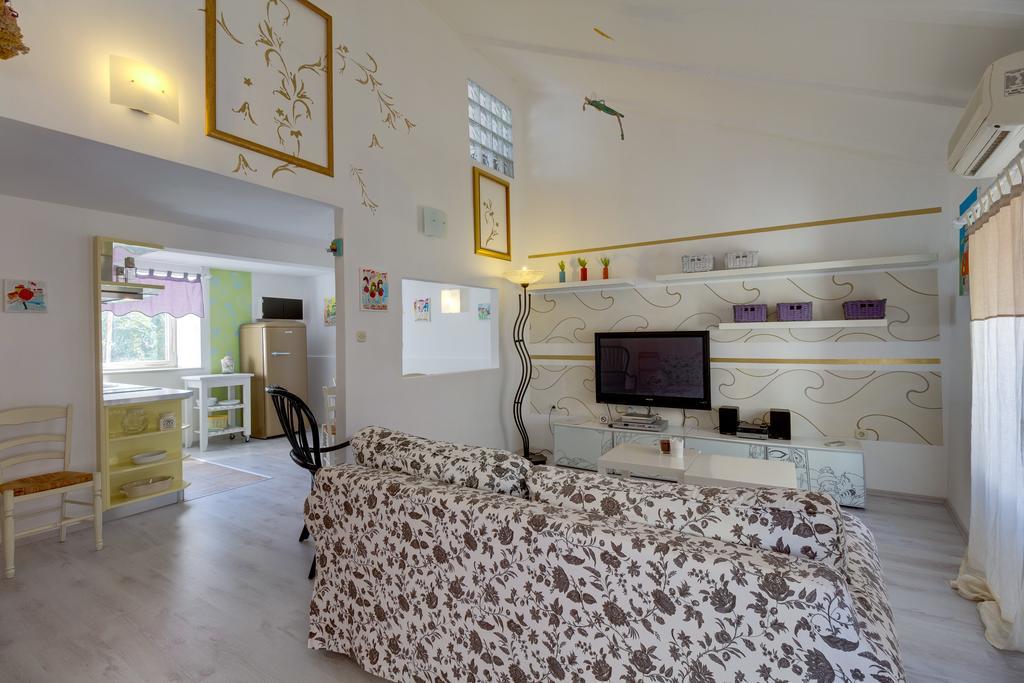 Apartments Mandarina Мали-Лошинь Экстерьер фото